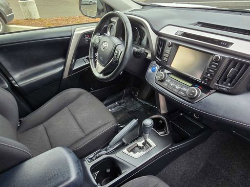 Used 2018 Toyota RAV4 XLE image 10