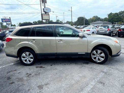 Used 2010 Subaru Outback 2.5i Premium image 6