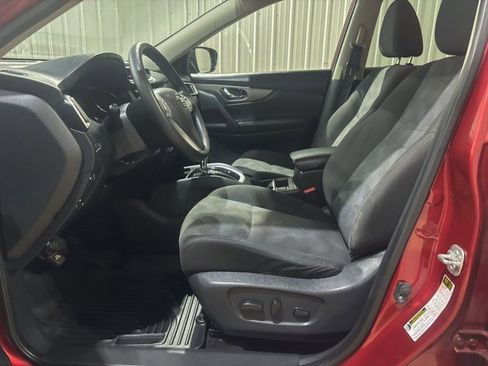 Used 2016 Nissan Rogue SV image 14