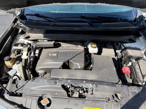 Used 2018 Nissan Pathfinder Platinum AWD/4WD image 30