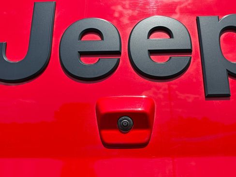 Used 2021 Jeep Gladiator Sport AWD/4WD image 8