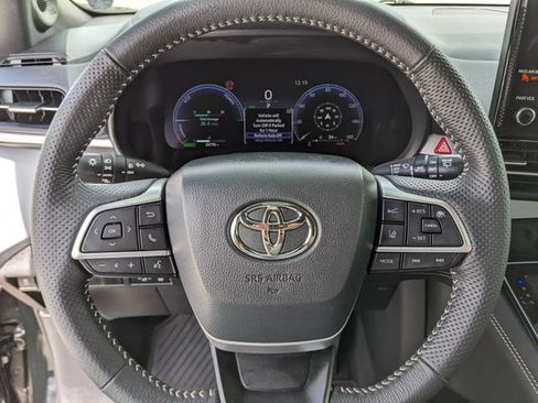 Used 2025 Toyota Sienna XSE w/ XSE Plus Package FWD image 36