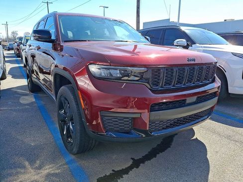 Used 2023 Jeep Grand Cherokee L Laredo image 1