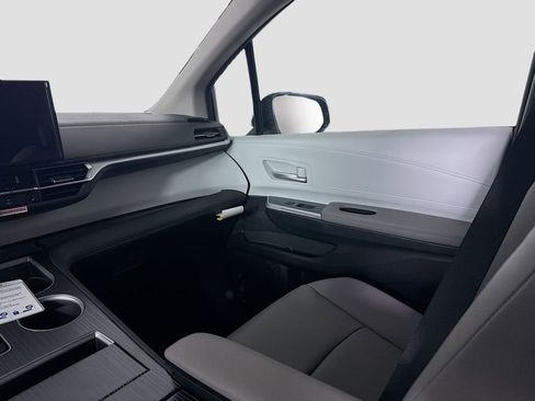 New 2026 Toyota Sienna XLE image 14