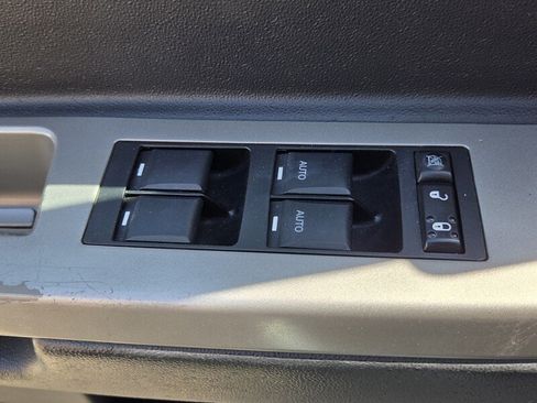 Used 2010 Chrysler Sebring Limited FWD image 22