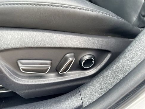 Used 2017 Toyota Prius Four image 18