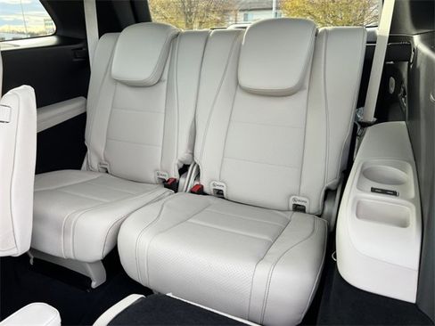 Certified 2025 Mercedes-Benz GLS 450 4MATIC image 6