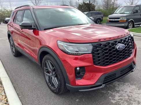 Used 2025 Ford Explorer ST AWD/4WD image 3