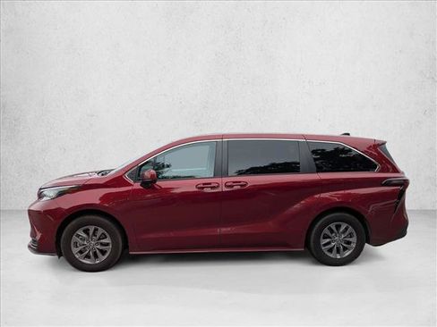 Used 2023 Toyota Sienna LE FWD image 9