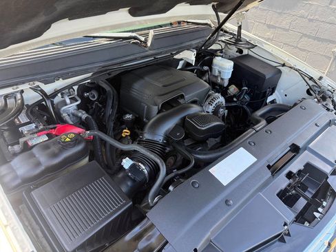 Used 2012 Chevrolet Avalanche LTZ AWD/4WD image 12