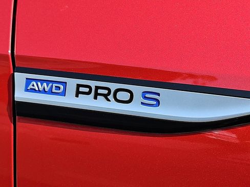 Used 2025 Volkswagen ID.4 Pro S Plus AWD/4WD image 10