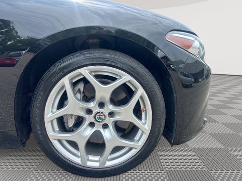 Used 2021 Alfa Romeo Giulia Ti AWD/4WD image 28