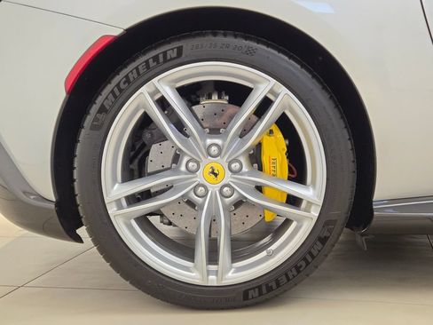 Used 2022 Ferrari Roma RWD image 7
