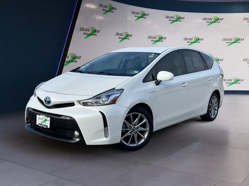 Used 2017 Toyota Prius V Two image 3