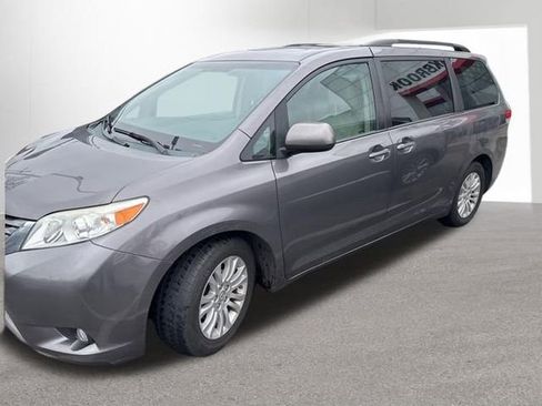 Used 2014 Toyota Sienna XLE w/ XLE Premium Package image 1