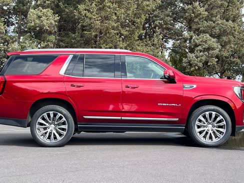 Used 2021 GMC Yukon Denali w/ Denali Premium Package image 3