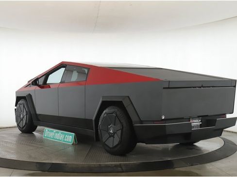 Used 2024 Tesla Cybertruck AWD Crew Cab image 8