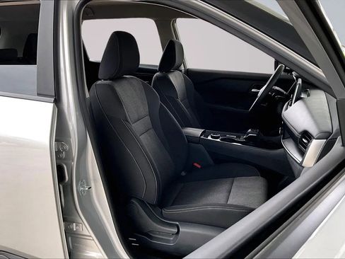 Used 2025 Nissan Rogue SV image 25