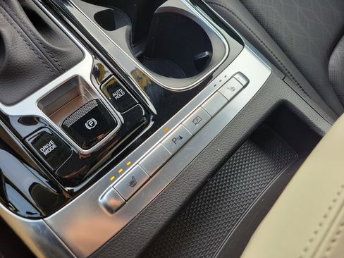 Certified 2024 Kia Carnival EX image 38