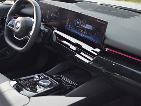 Used 2025 BMW 530i xDrive 530i xDrive w/ Premium Package image 35