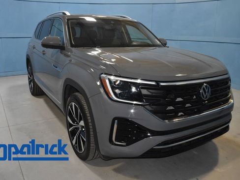 Certified 2025 Volkswagen Atlas SEL Premium R-Line image 1