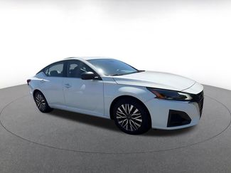 Used 2025 Nissan Altima 2.5 SV FWD video 2