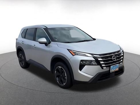 Used 2025 Nissan Rogue SV FWD image 3