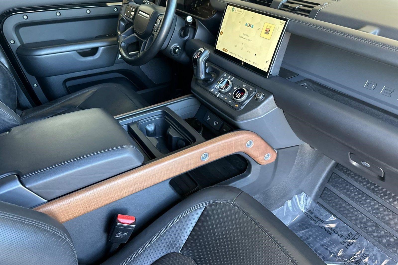 Used 2024 Land Rover Defender 110 X AWD/4WD image 34