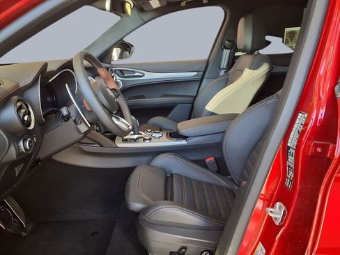 New 2025 Alfa Romeo Stelvio Sprint image 7
