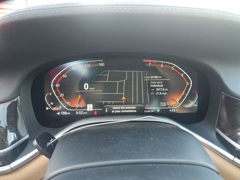 Used 2022 BMW 740i image 10