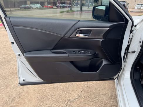 Used 2017 Honda Accord Sport image 14