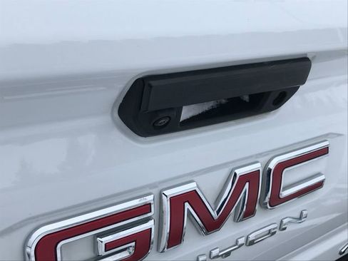 Certified 2023 GMC Canyon AT4 w/ AT4 Premium Package image 4