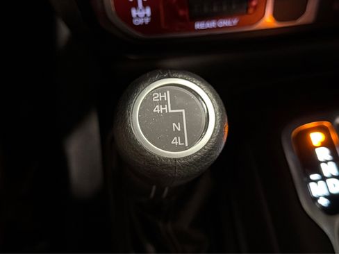 Used 2025 Jeep Wrangler Sport AWD/4WD image 32