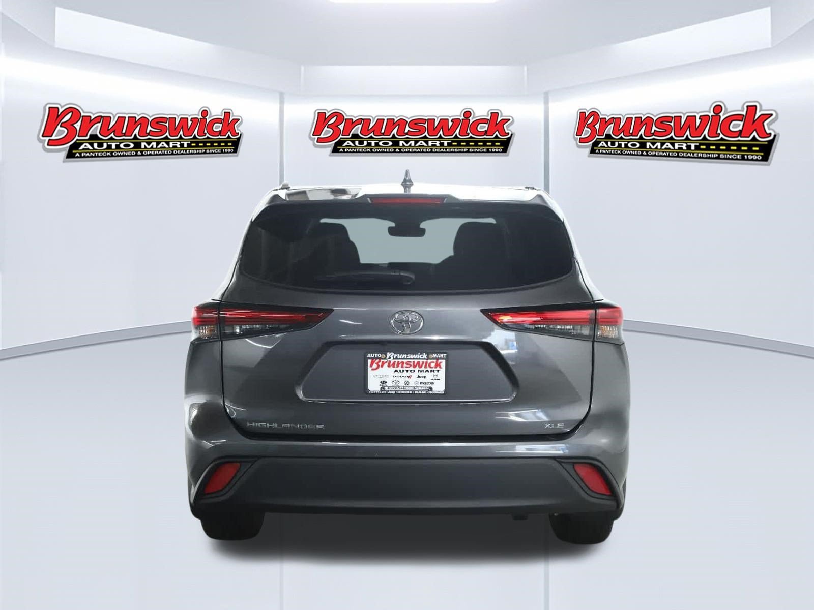 Used 2023 Toyota Highlander XLE FWD image 43