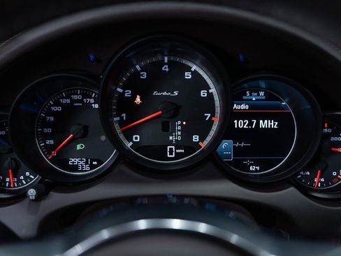 Used 2016 Porsche Cayenne Turbo S w/ Premium Package Plus image 22