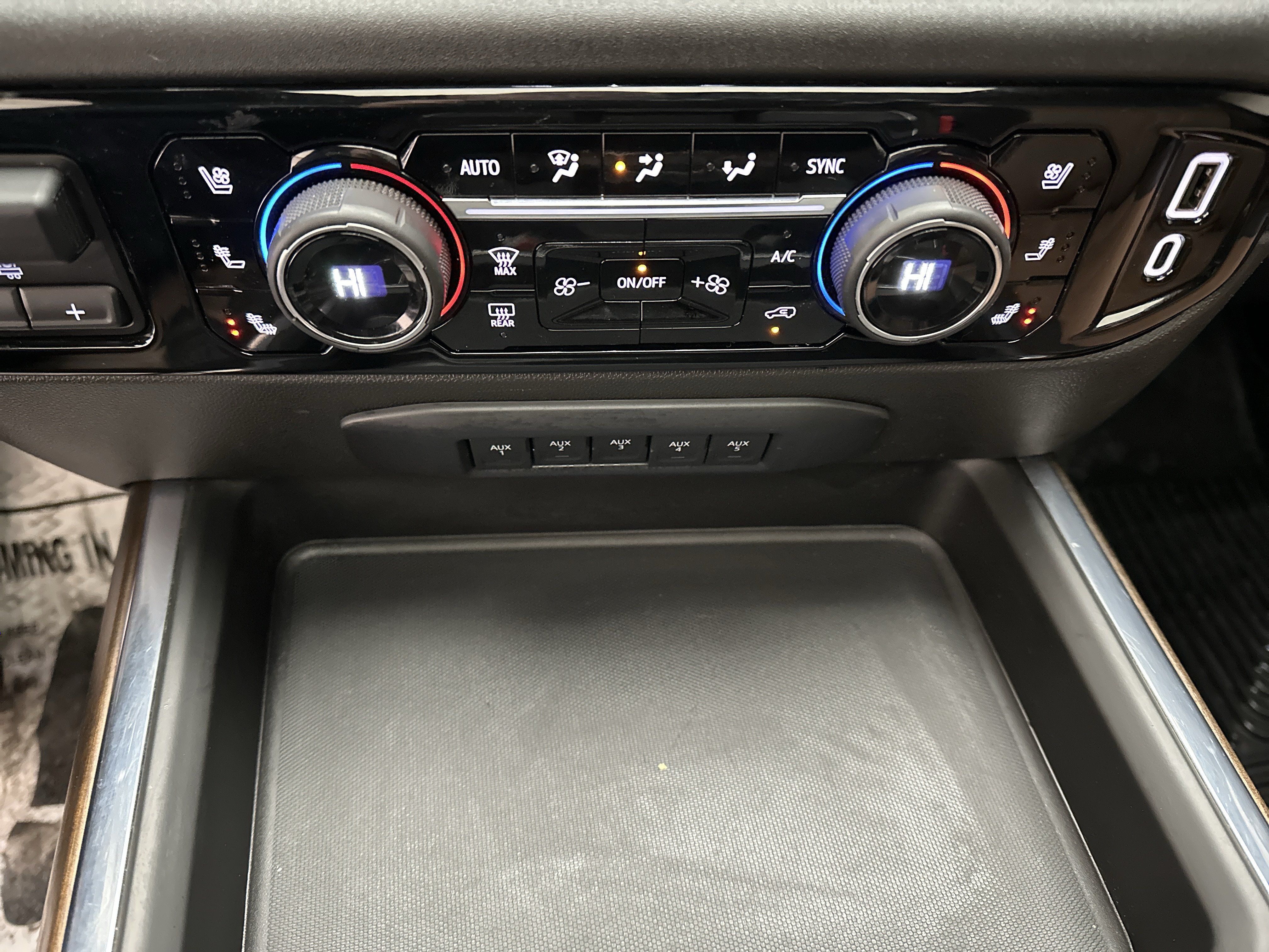 Used 2024 Chevrolet Silverado 3500 High Country w/ High Country Premium Package AWD/4WD image 41