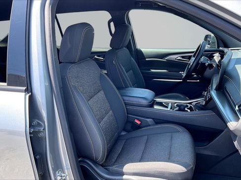 Used 2024 Chevrolet Traverse LT FWD image 7