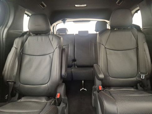 Certified 2025 Toyota Sienna Limited image 20