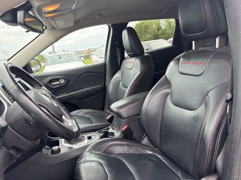 Used 2014 Jeep Cherokee Trailhawk AWD/4WD image 9