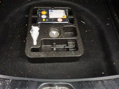 Used 2023 Jeep Compass Latitude image 16