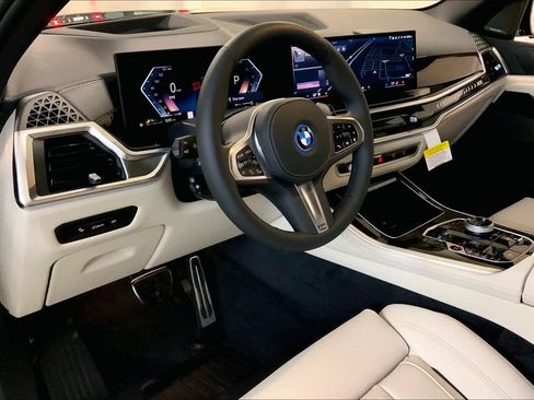 New 2026 BMW X5 xDrive50e image 8