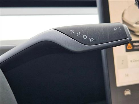 Used 2024 Tesla Model Y Performance image 10