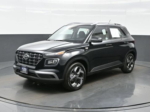 Certified 2025 Hyundai Venue SEL image 2