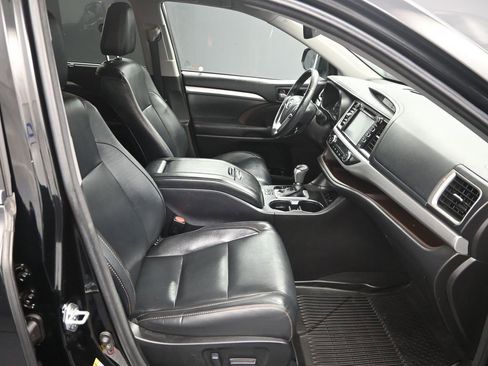 Used 2017 Toyota Highlander XLE image 41