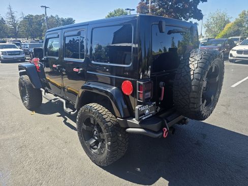Used 2017 Jeep Wrangler Unlimited Sahara AWD/4WD image 2