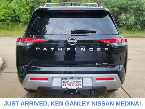 Certified 2025 Nissan Pathfinder SL w/ SL Premium Package AWD/4WD image 4