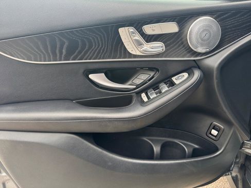 Used 2018 Mercedes-Benz GLC 300 4MATIC image 24