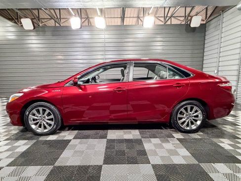 Used 2017 Toyota Camry XLE image 8