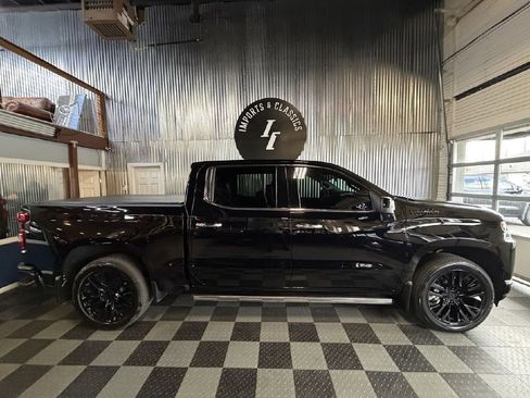 Used 2021 Chevrolet Silverado 1500 High Country w/ Technology Package image 2