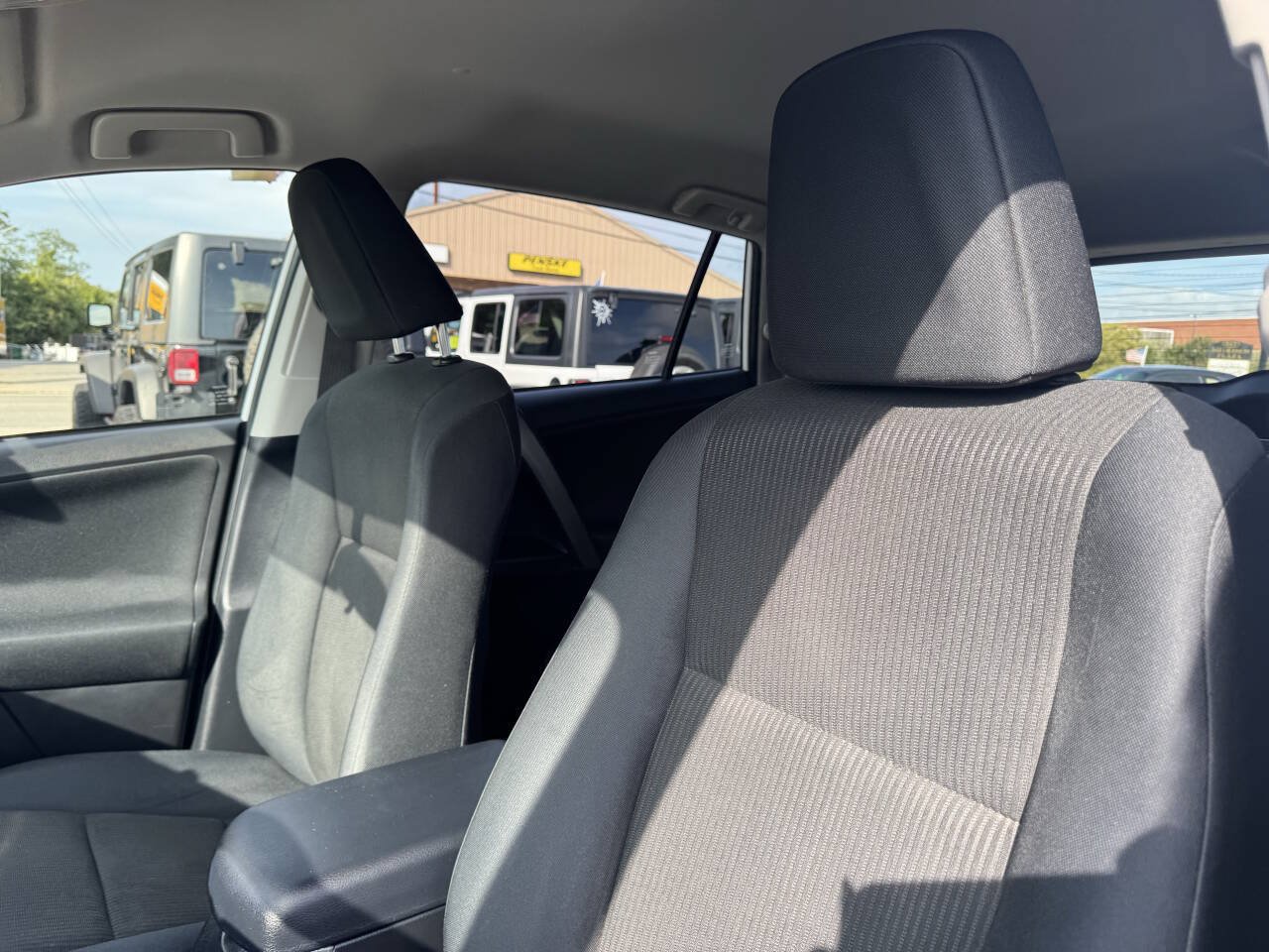 Used 2016 Toyota RAV4 LE AWD/4WD image 14